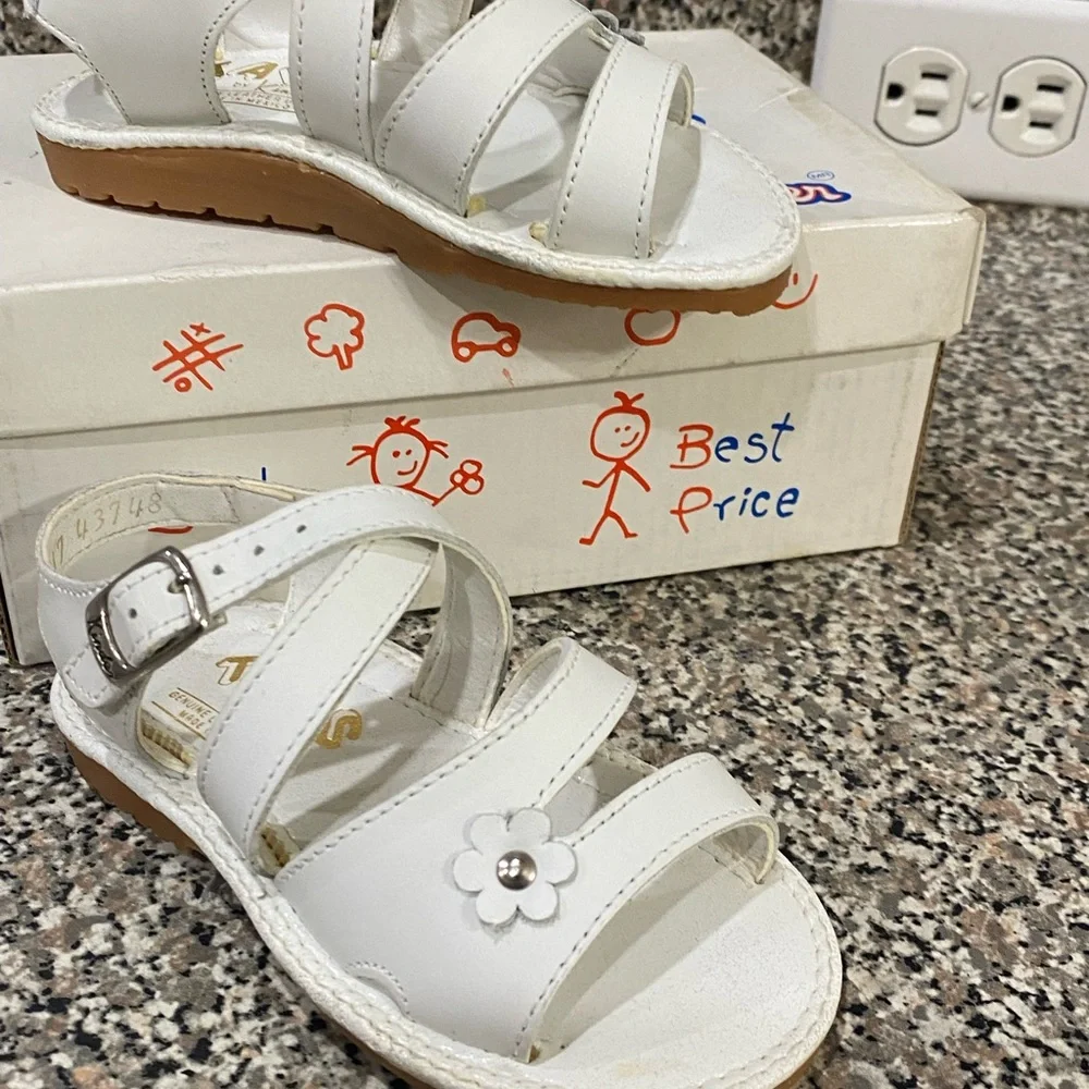 Kinder Girls sandals size 6.5